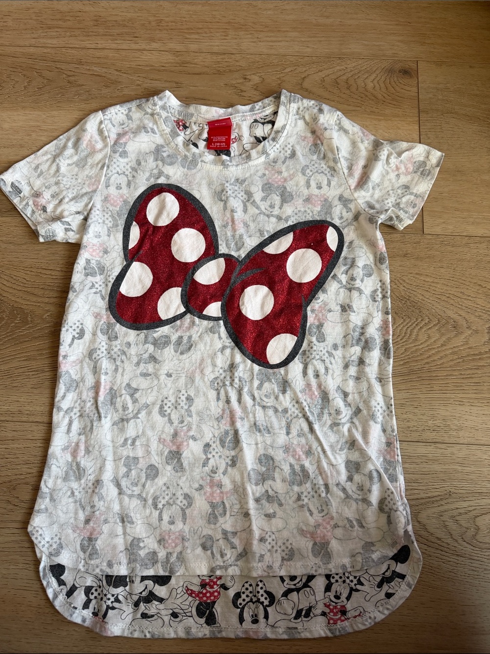 Disney Minnie Mouse Tee with Red Polka Dot Bow Graphic size 10-12